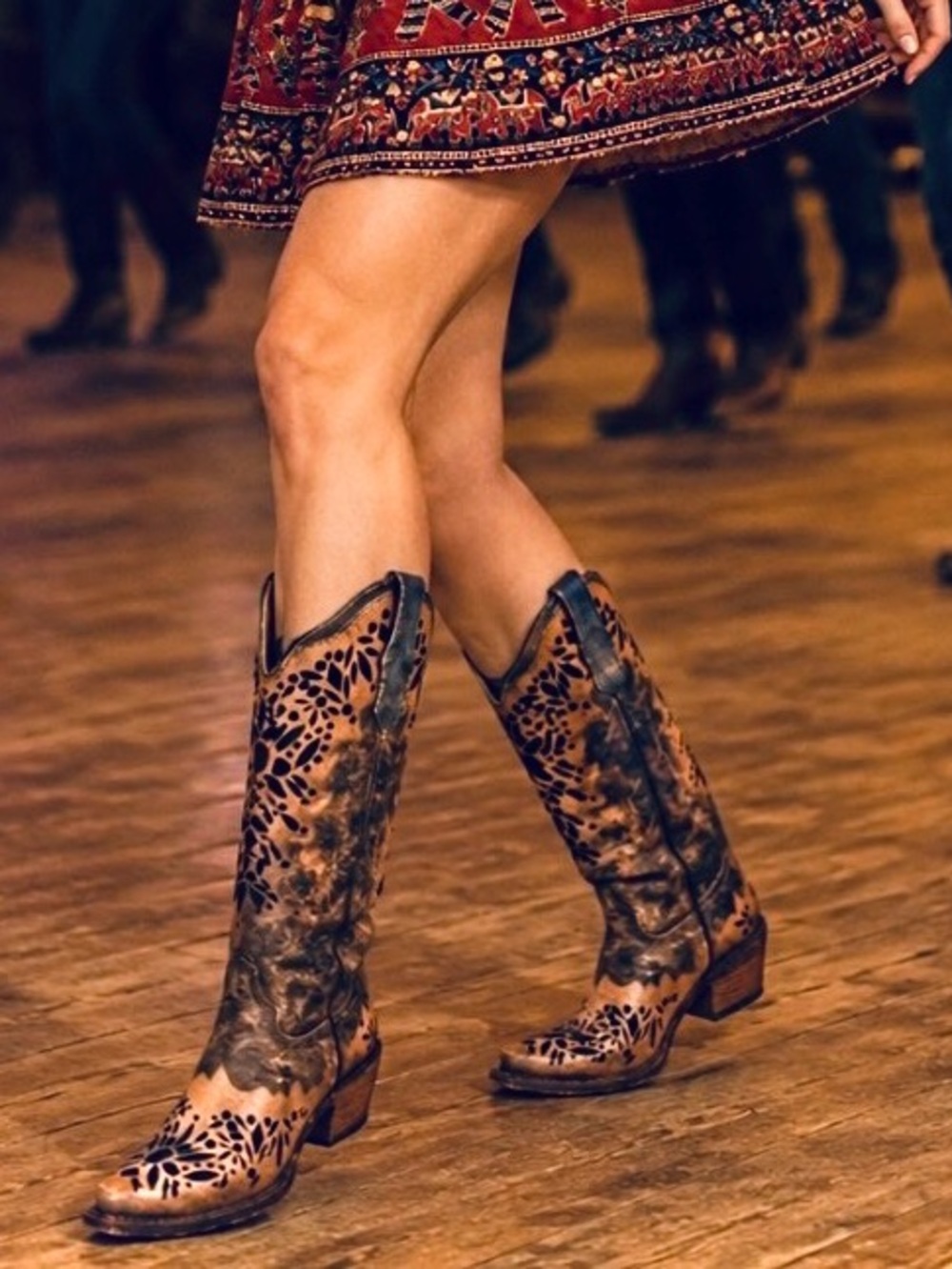 CIRCLE G Embroidered Boho Cowgirl Line Dance Boots Gold Black 6.5 NWOB